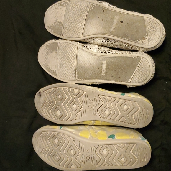 2 pairs TOMS  shoes , size 8 - Picture 2 of 9